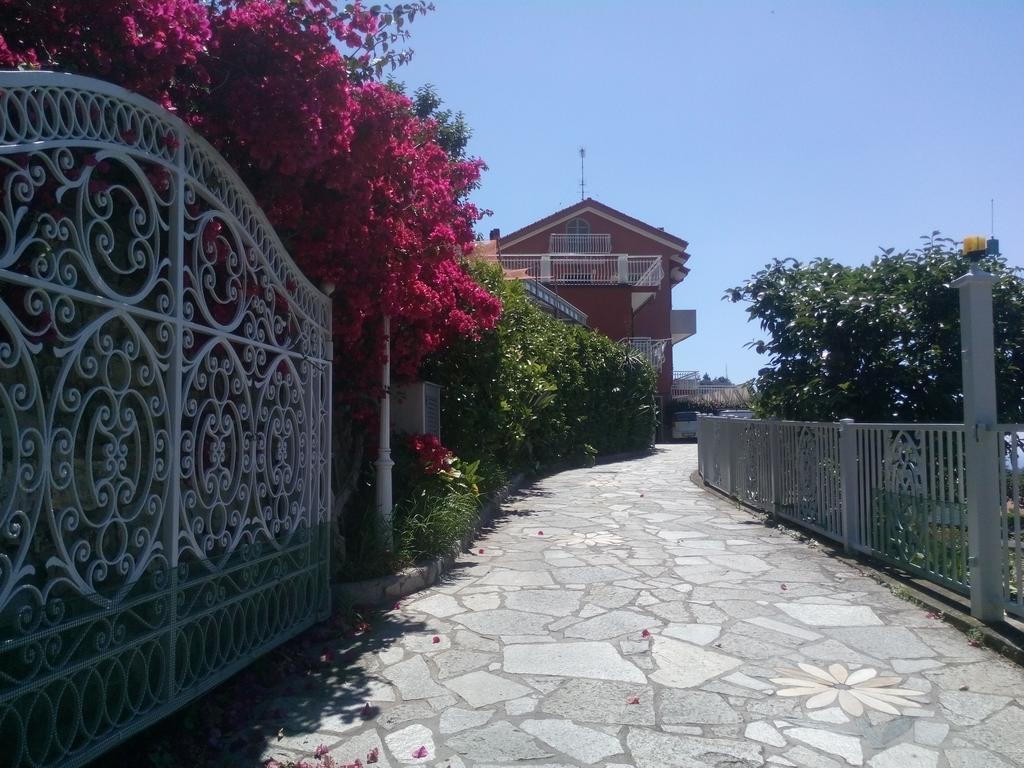 Agriturismo La Rocca サン・バルトロメーオ・アル・マーレ エクステリア 写真